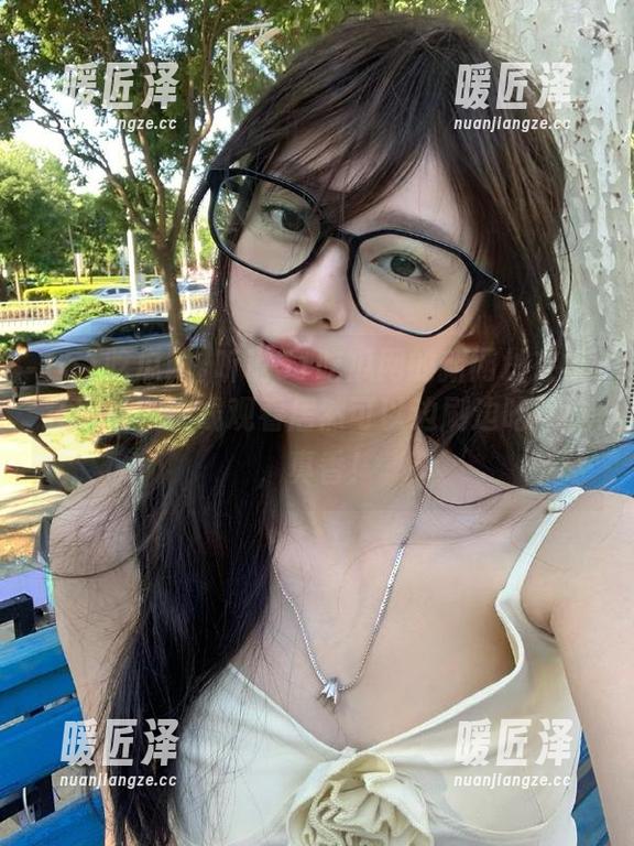 听说51吃瓜网的新网址在疯狂更新，在线观看居然可以边刷边吃零食，真香！