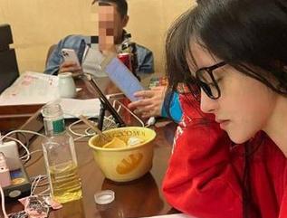 快来瞧瞧，52吃瓜网的最新视频，保证你沉迷不已，甚至怀疑人生...