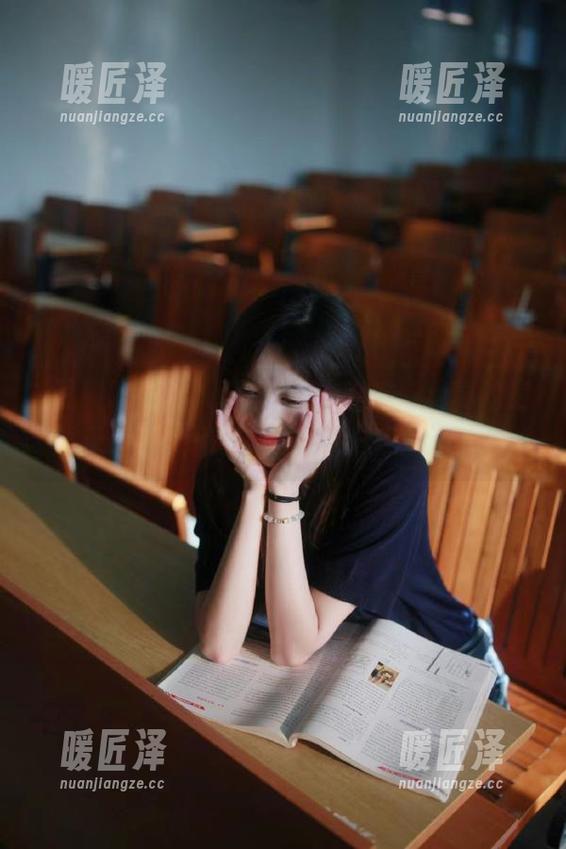 朝我撒上的瓜皮，我真的是要无语了，黑料吃瓜网今天又发布啥？