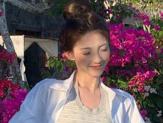不小心刷到黑料吃瓜网发布的top美图，竟然让我幻想了几秒，心情飘了起来。