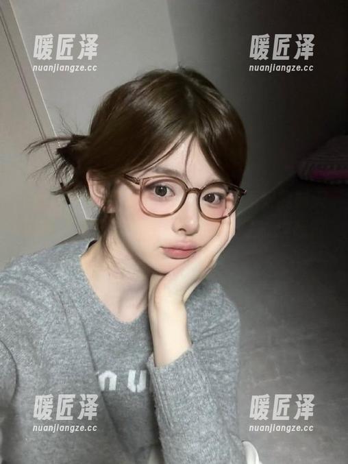 下载黑料网站，搞不好我明天就能成为吃瓜界的“鉴赏家”了，理想很美好。