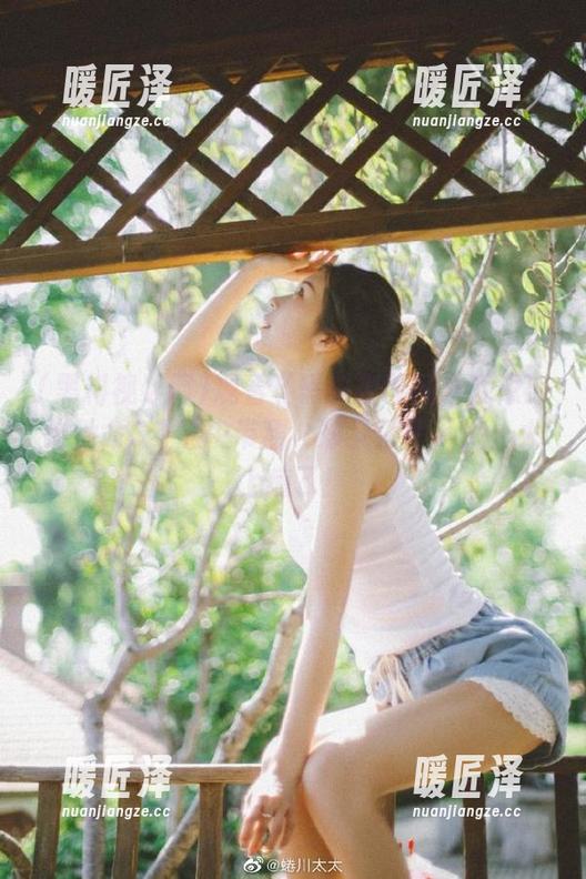 黑料视频网 观看《黑料视频网》就像泡维他命C,酸中带甜,却又停不下来,太上瘾了!
